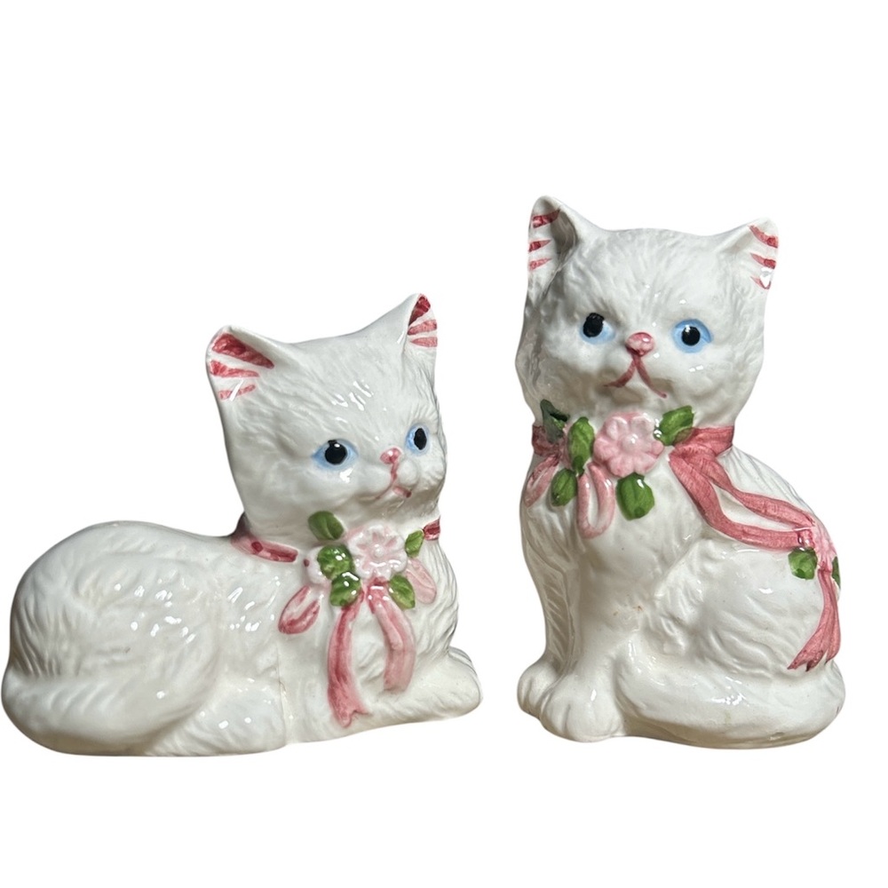 Vintage 1990 White Kitty Pink Bow/Flowers Salt & Pepper Shakers Taiwan